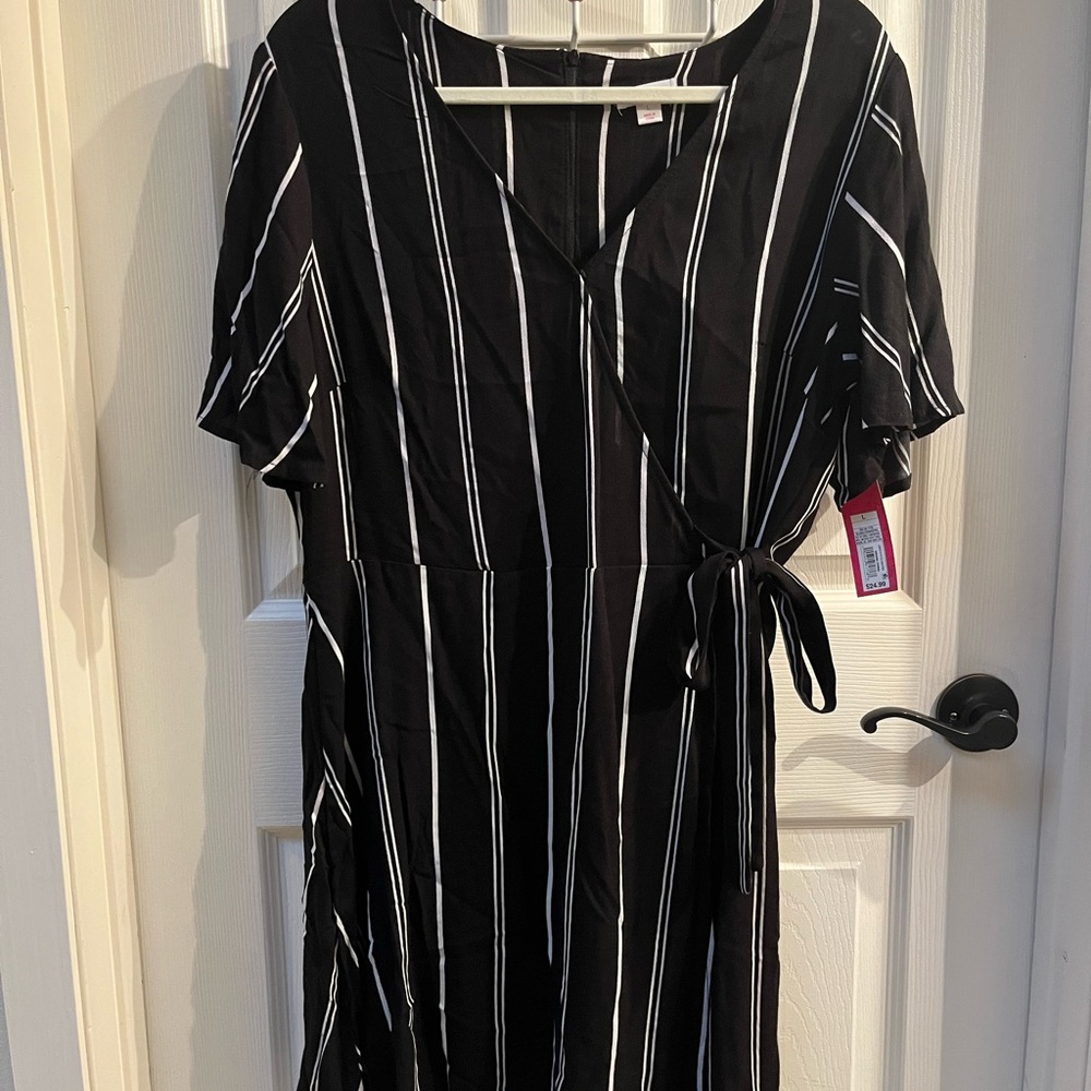 Xhilaration Black and White Striped Wrap Dress – Size L – NWT